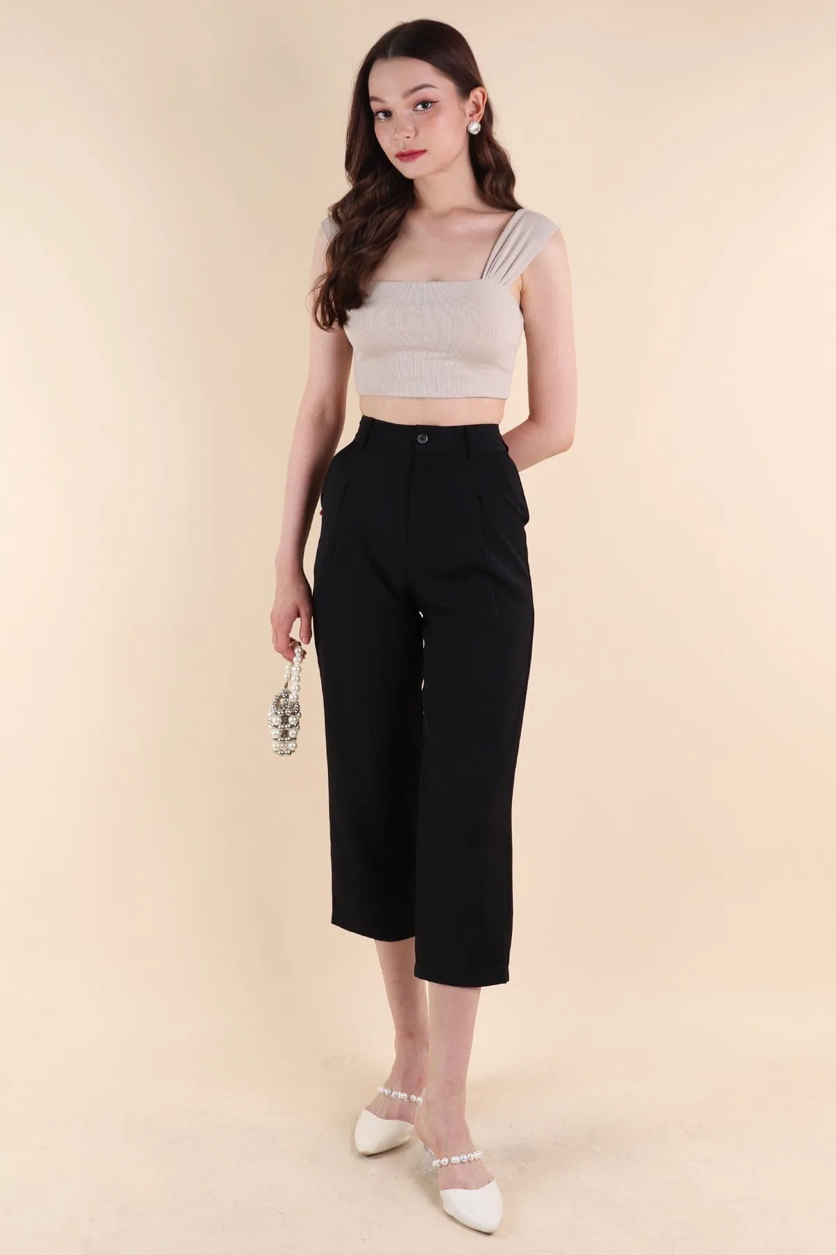 ARI TAPERED TROUSERS IN BLACK