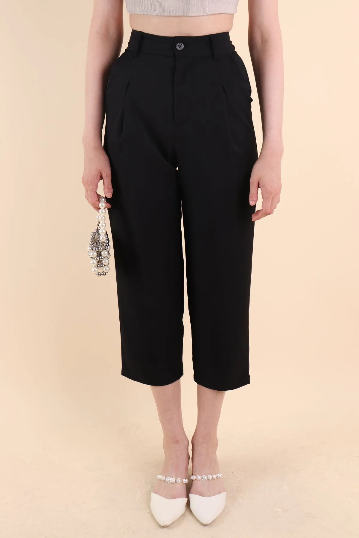 ARI TAPERED TROUSERS IN BLACK