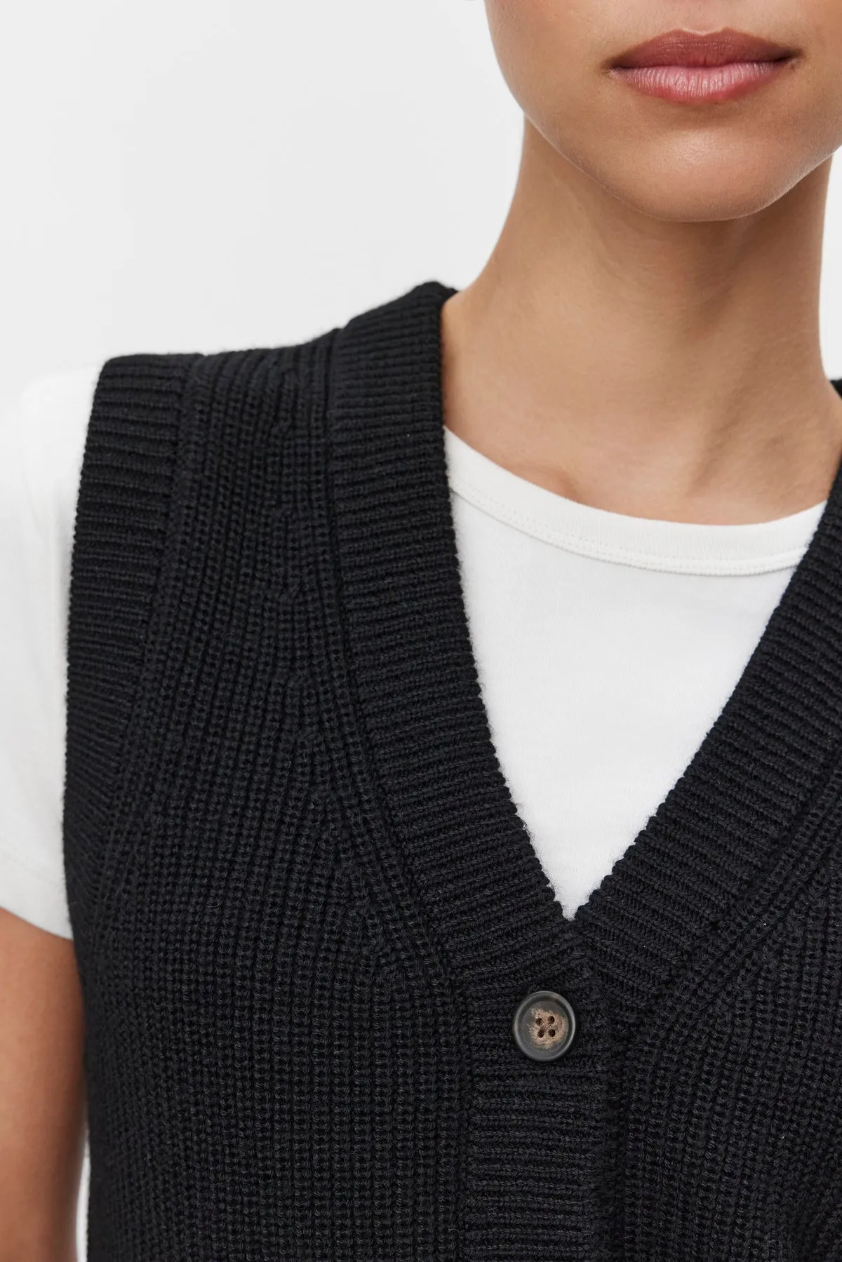 LU SWEATER VEST