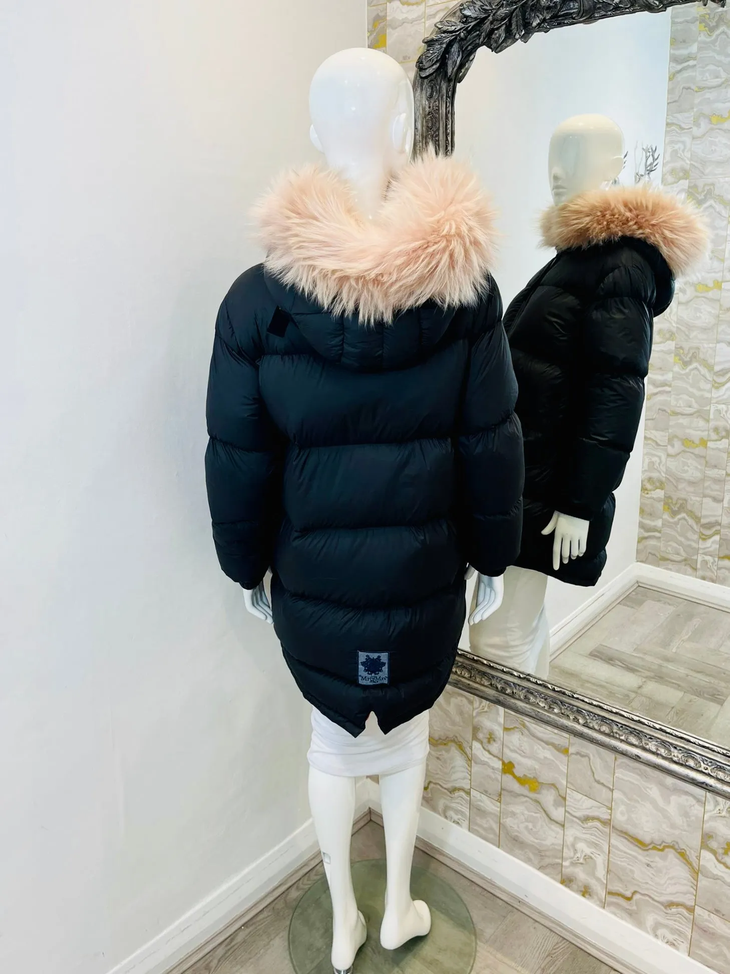 Mr & Mrs Italy Puffer Coat With Fur Hood. Size M